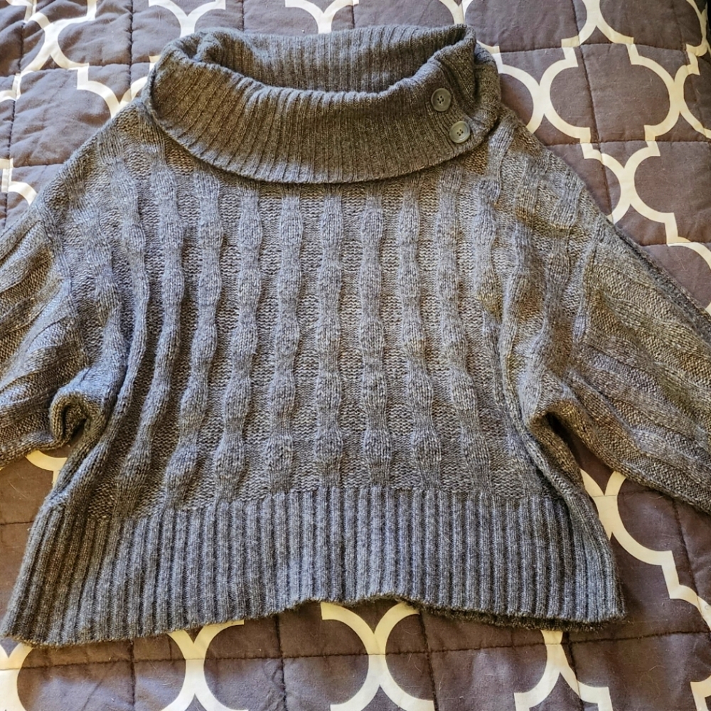 ⚡️EUC DKNY Sweater
